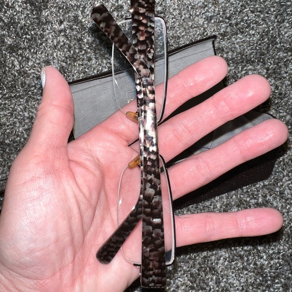 Gucci & Guess Frames & Eyeglass Case - Picture 6 of 10